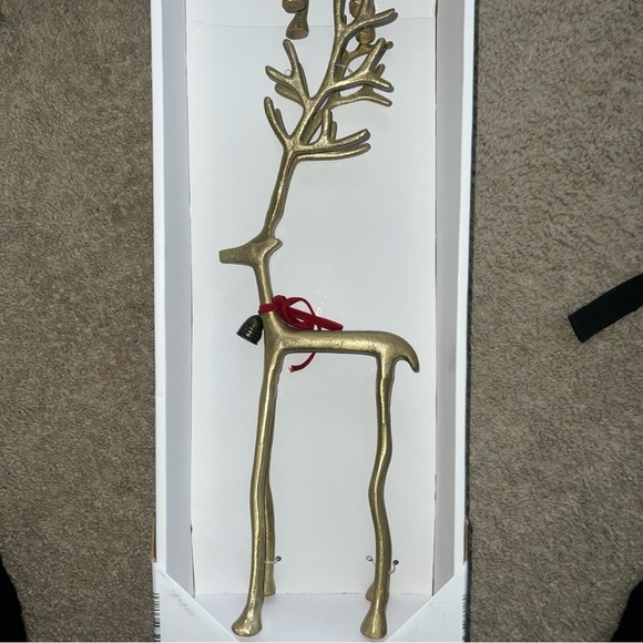 Elegant Gold Reindeer Figurine